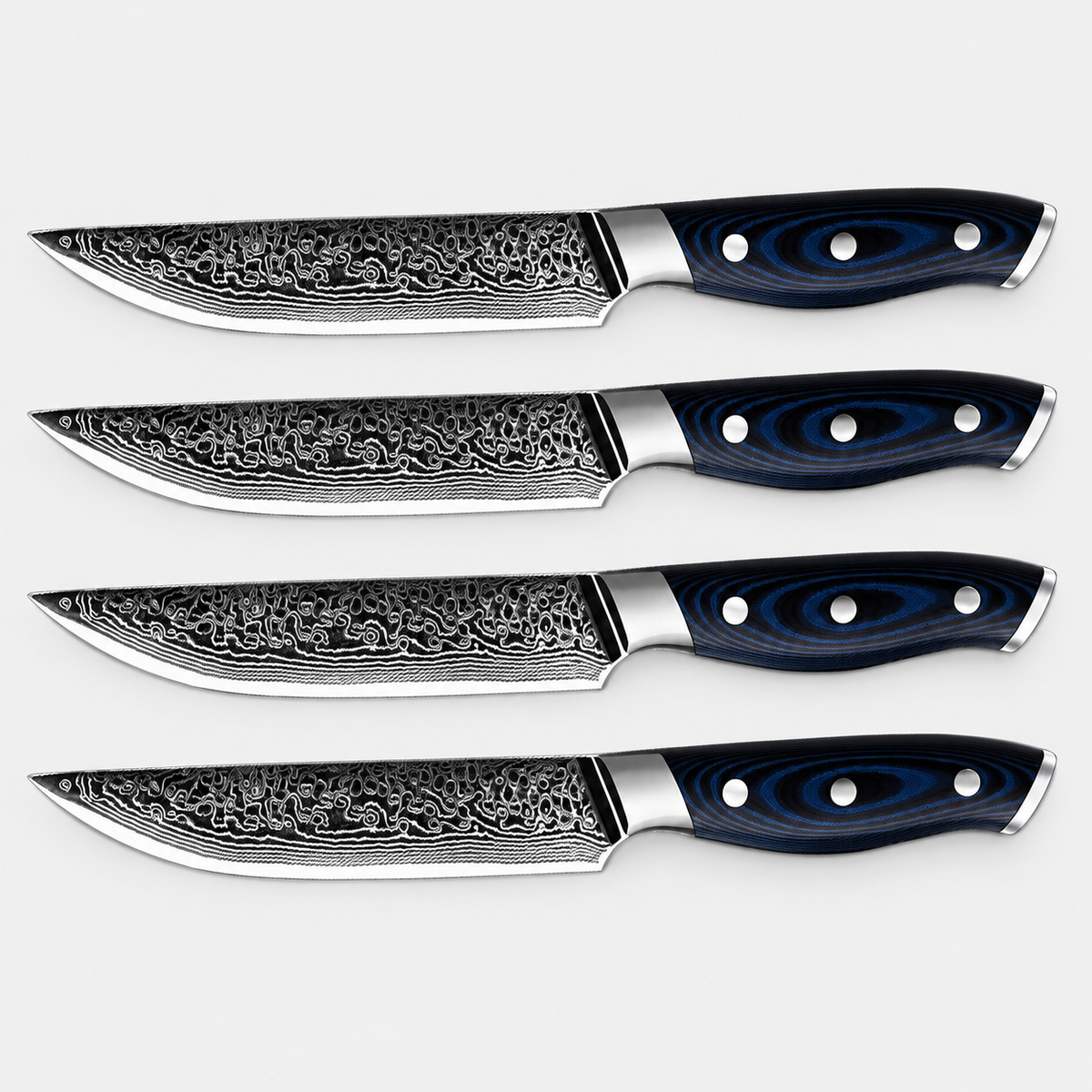 Table Bleu Minuit — 4 couteaux à steak Damas — vue complète sur fond gris