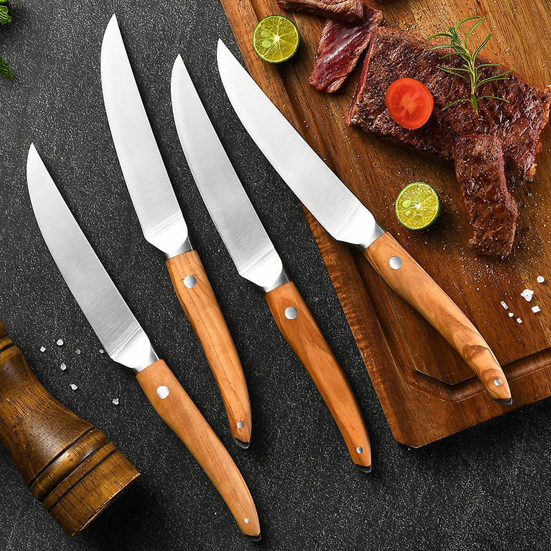 Table Olive Classique — 4 couteaux à steak et coffret