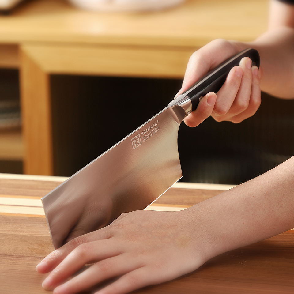 Couperet de cuisine Essentiel — 17,8 cm — détail et mise en situation