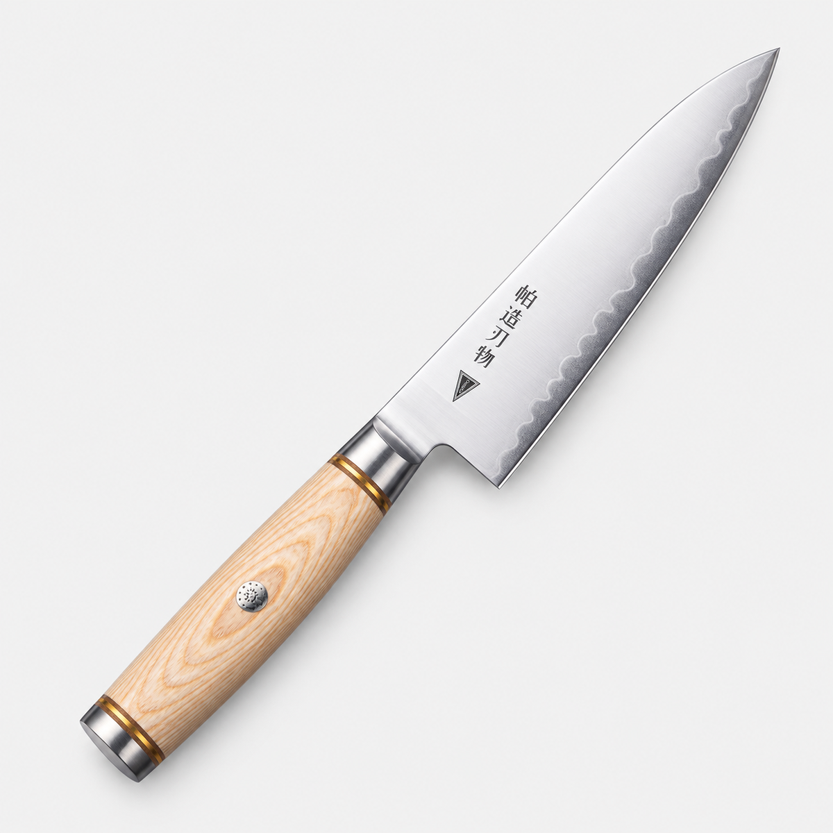 Santoku Bois Blond — 12,7 cm — vue sur fond gris