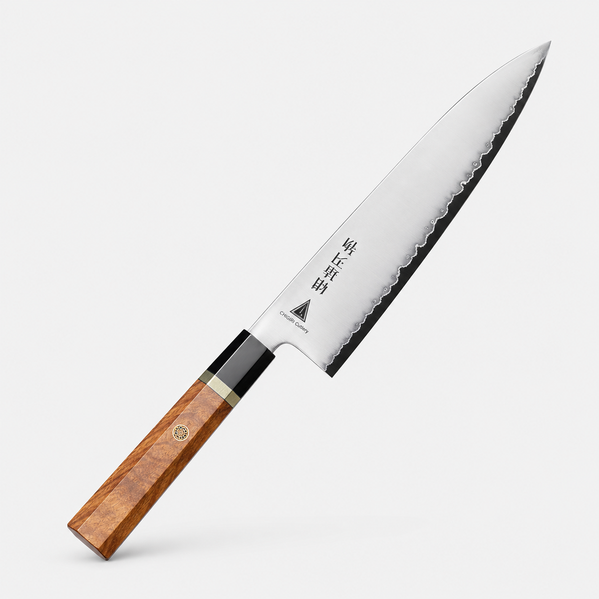 Couteau de chef Loupe Précieuse — 21,1 cm — vue sur fond gris