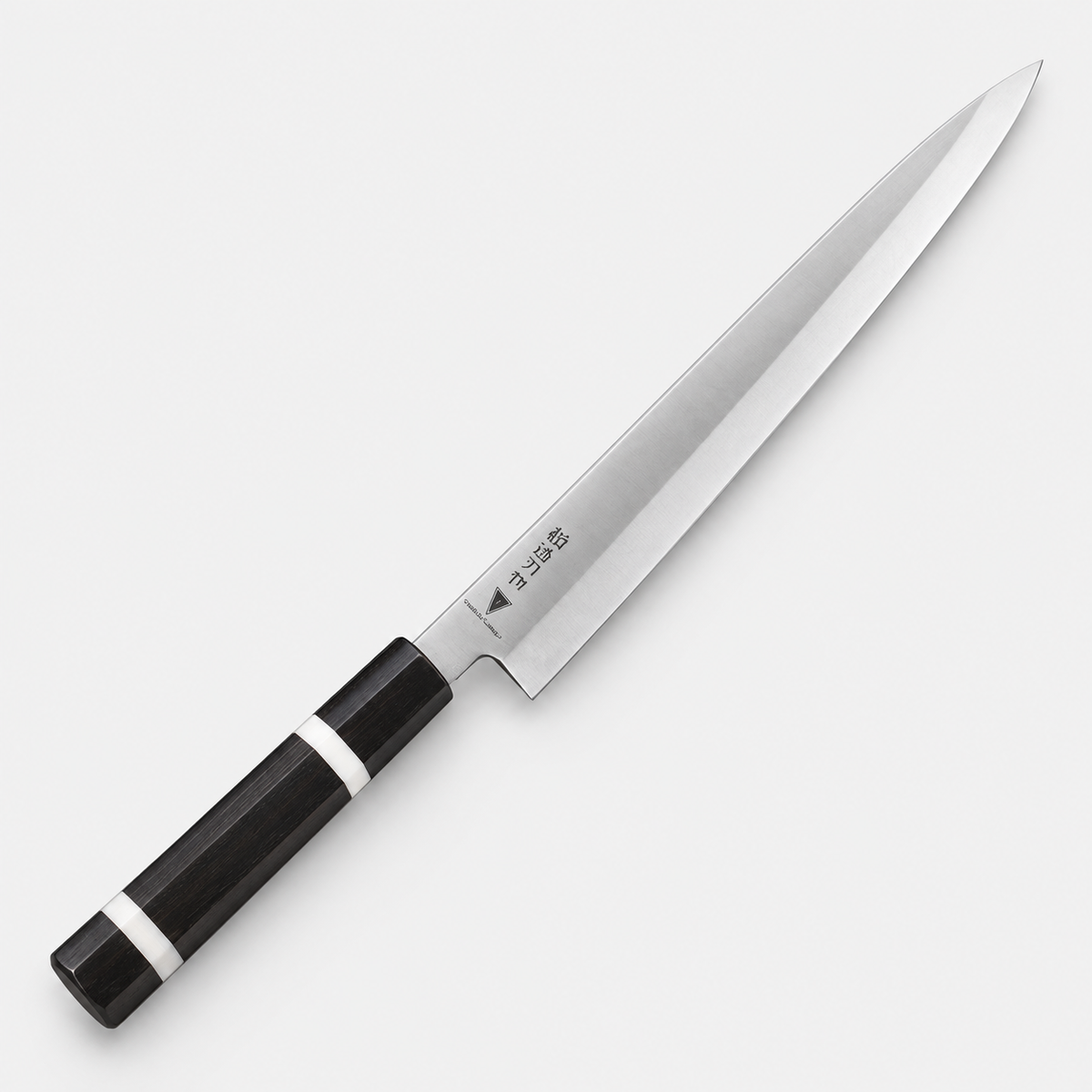 Yanagiba Ébène Sashimi — 27 cm — vue sur fond gris