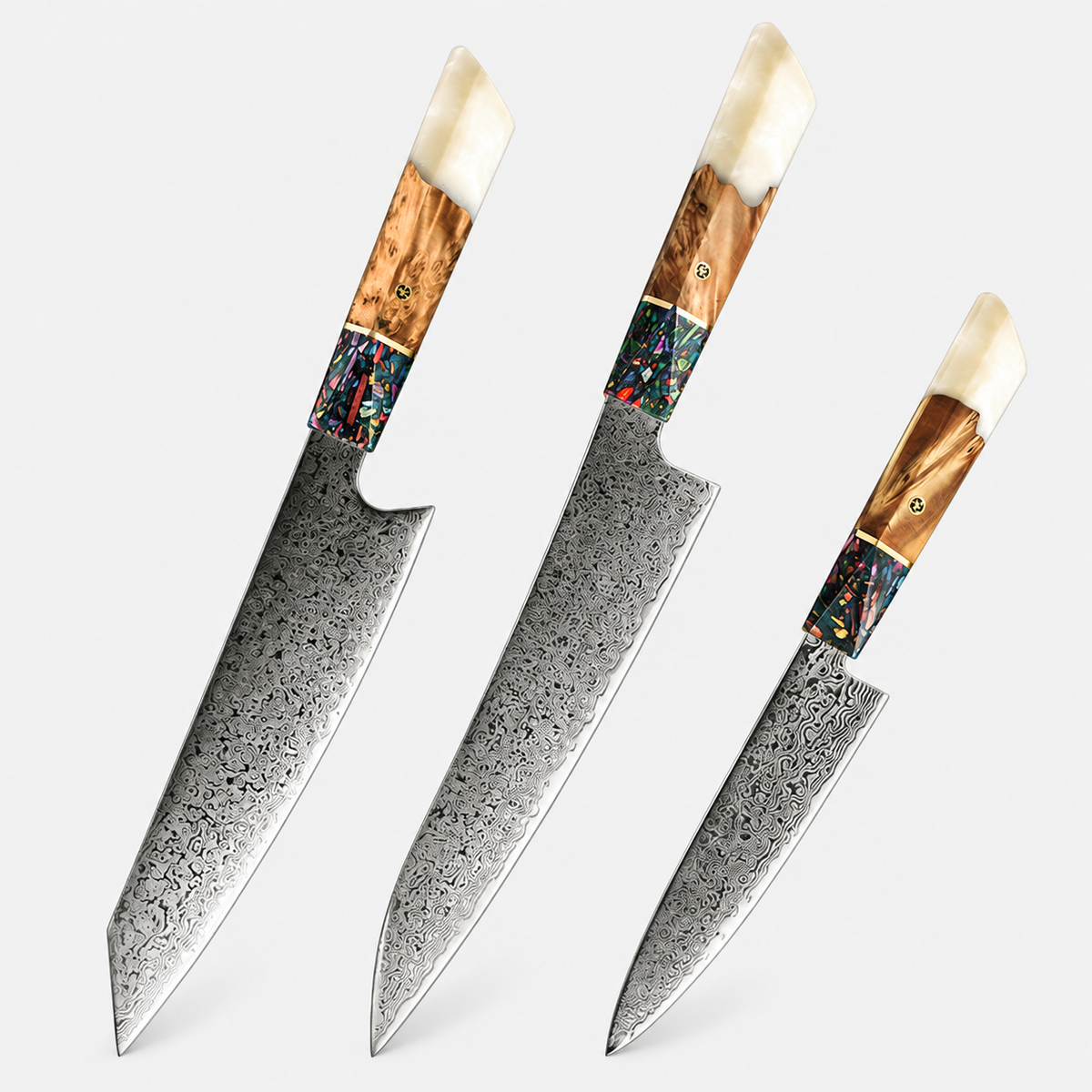 Trio Ivoire — 3 couteaux Damas et coffret — vue complète sur fond gris