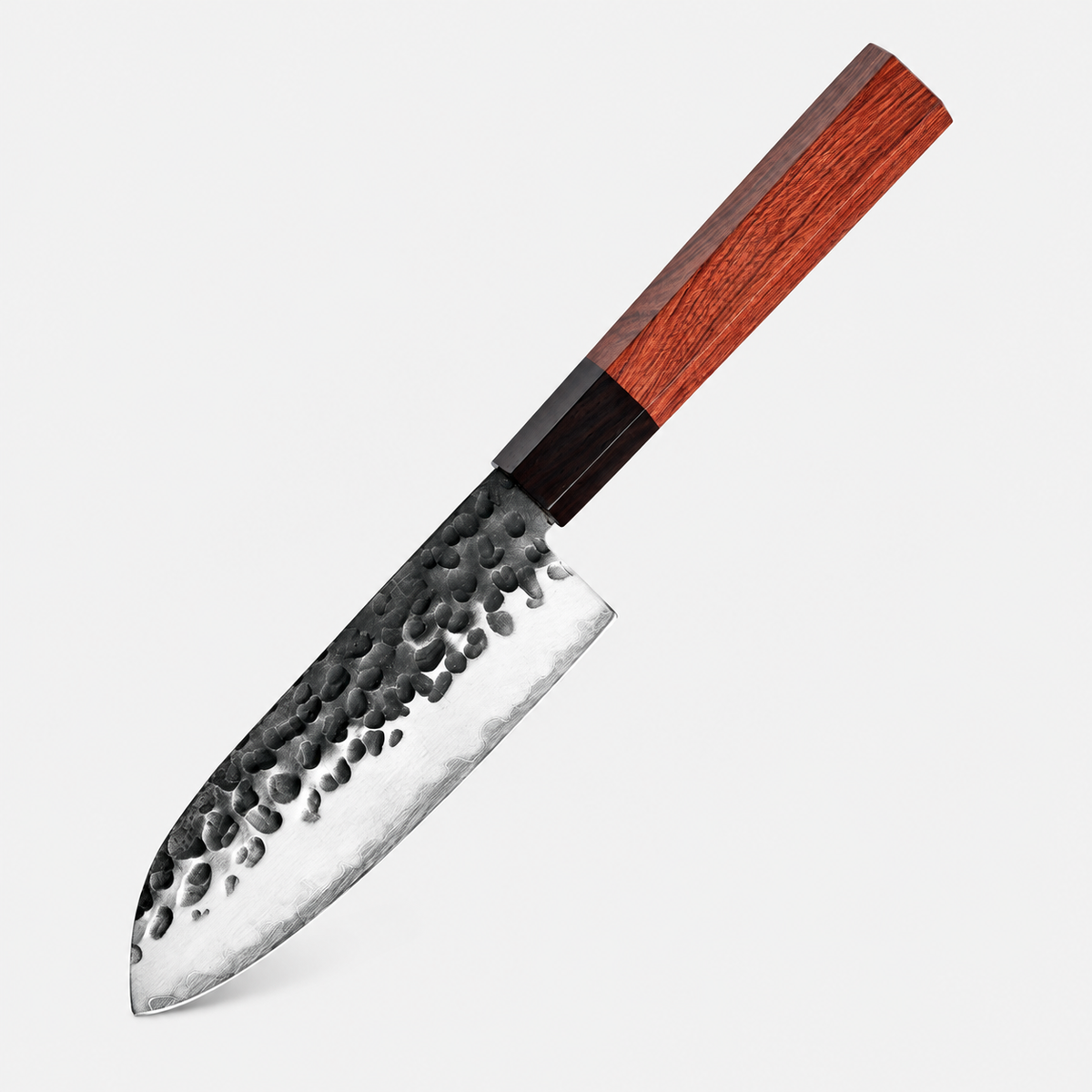 Petit Santoku Sylvestre — Couteau 5 pouces avec étui — vue complète sur fond gris