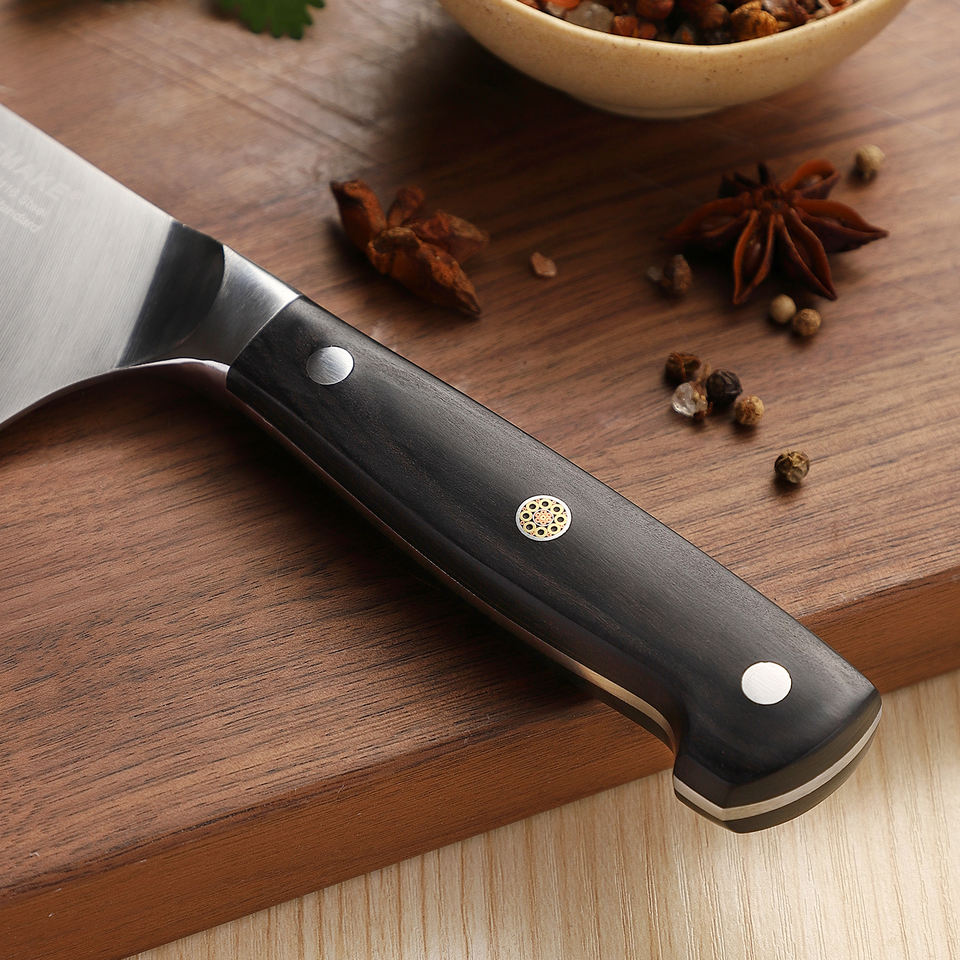 Couperet de cuisine Essentiel — 17,8 cm — détail et mise en situation