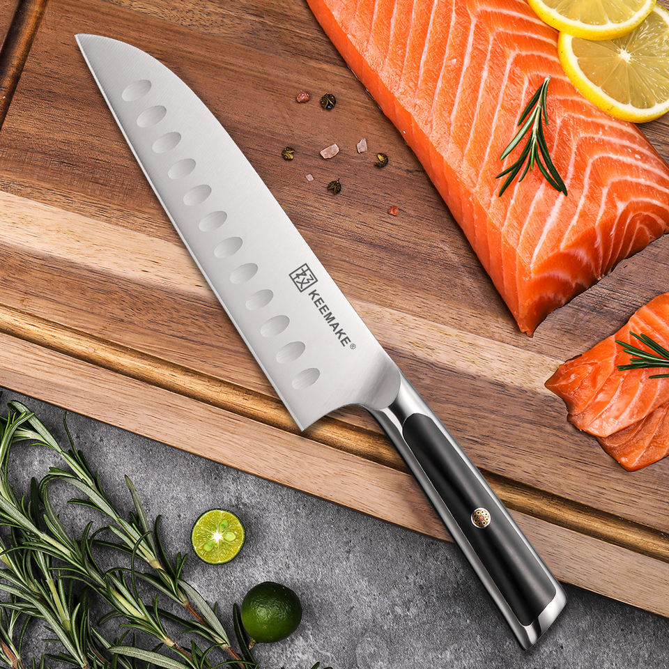 Santoku Contour — 17,8 cm — détail et mise en situation