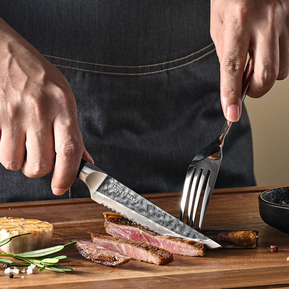Couteau à steak Noctis — 11,4 cm — détail et mise en situation
