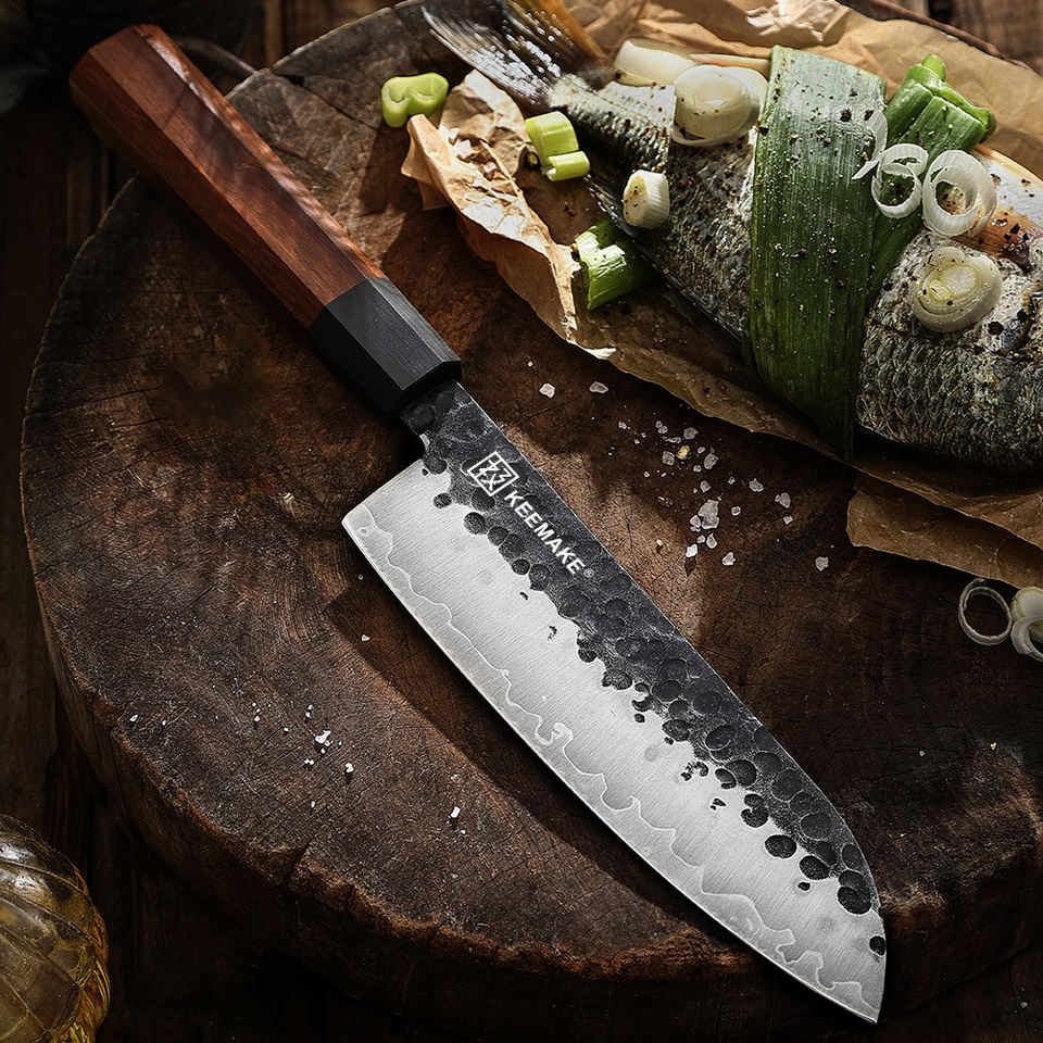 Santoku Terre Rouge — 17,8 cm — détail et mise en situation
