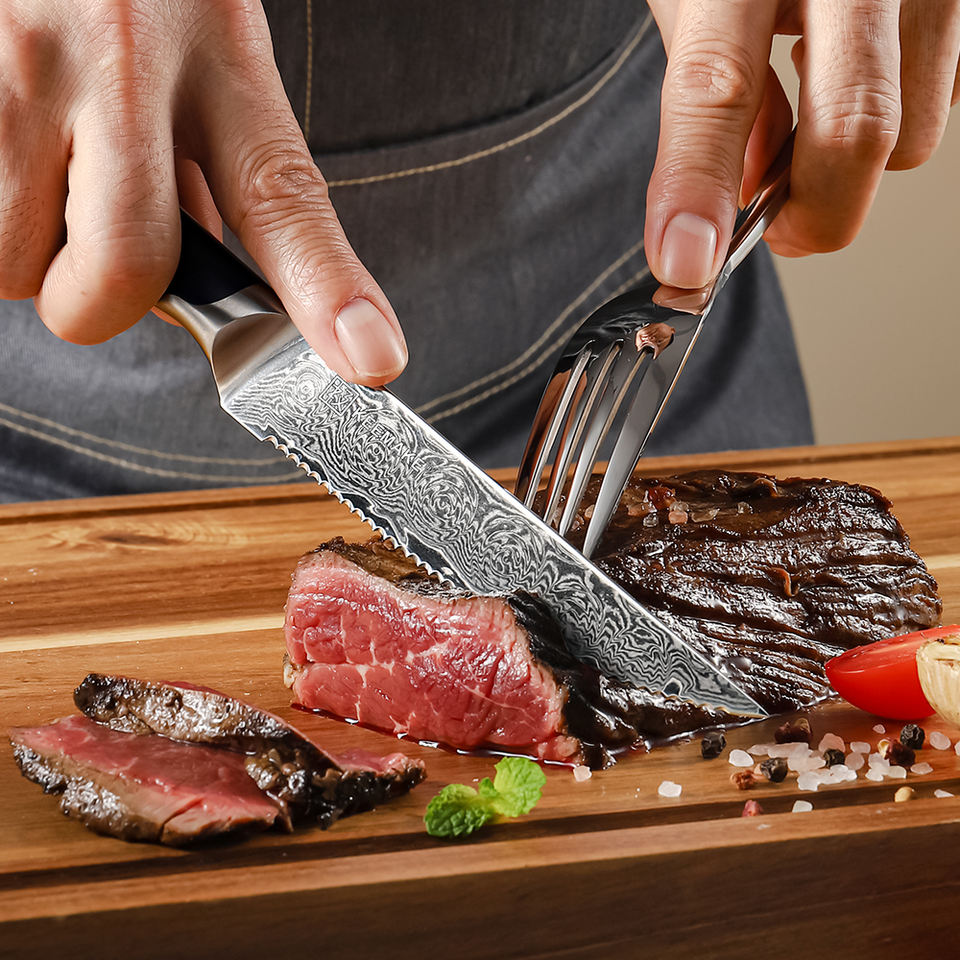 Couteau à steak Iris — 12,7 cm — détail et mise en situation