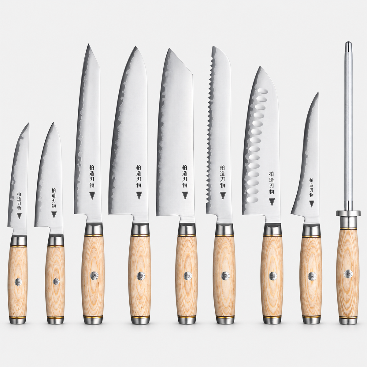 Ensemble de couteaux Bois Blond — 8 couteaux et 1 fusil — vue sur fond gris