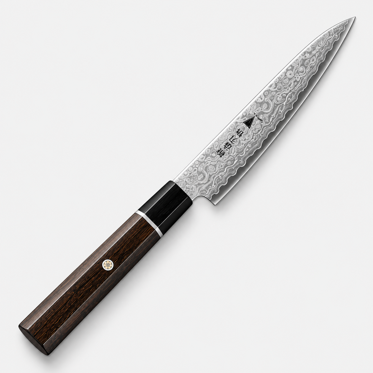 Couteau utilitaire Ébène Carbone — 13 cm — vue sur fond gris