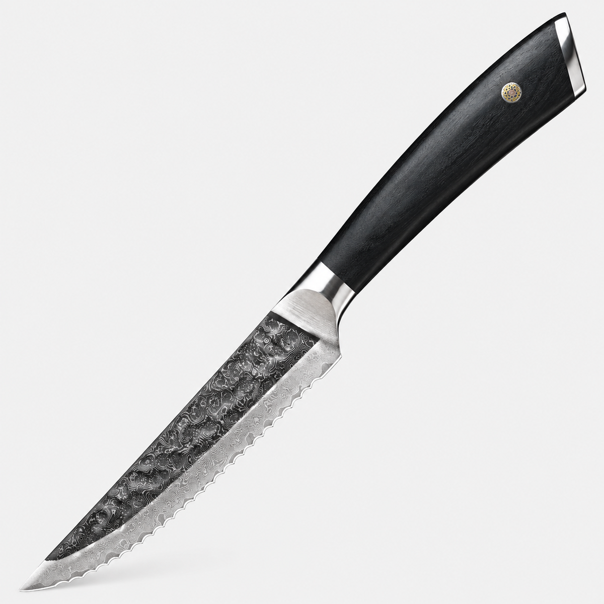 Couteau à steak Noctis — 11,4 cm — vue sur fond gris